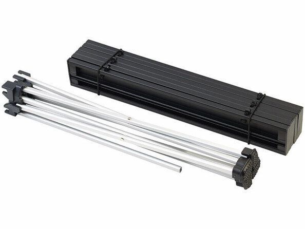 Pieds de support et surface de table de camping pliés sous forme de bâtons