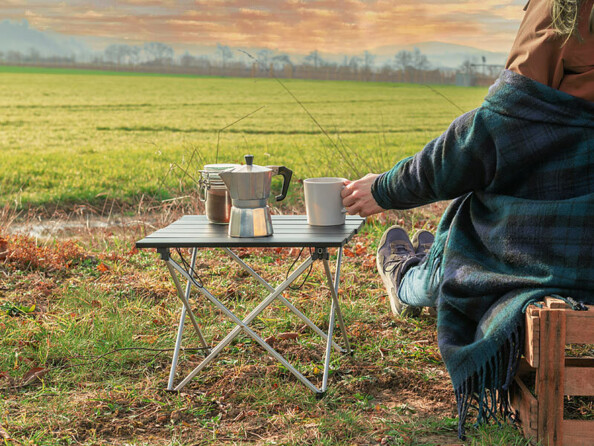 Table de camping pliable en aluminium léger vue en camping