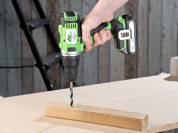 Visseuse sans fil, 25 embouts et jeu de forets à bois