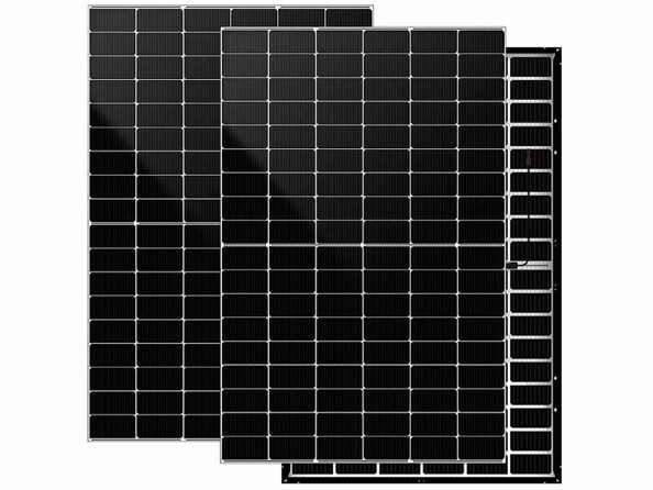 2 panneaux solaires verre-verre 425 W de la marque DAH Solar