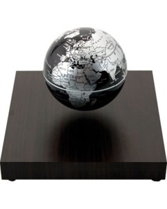Planète flottante sur socle en bois