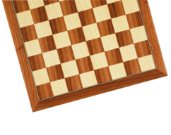 Échiquier de luxe en bois de noyer d'une taille de 45 cm.
