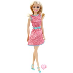 barbie friends collection barbie jupe rose avec bague coeur rose