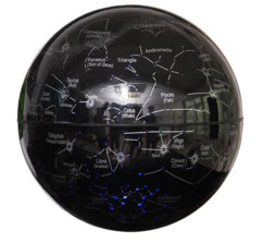 Globe à lévitation magnétique avec carte des constellations
