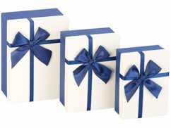 3 paquets-cadeaux avec boucle bleue