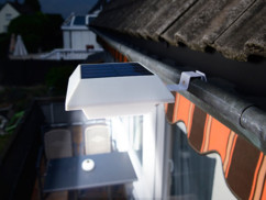 Lampe solaire 6 LED pour clôture et gouttière