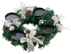 Couronne de l'Avent décorée de pommes de pin, boules de Noël coloris argent et noeuds décoratifs de la marque Britesta