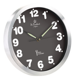 Horloge murale radio-pilotée à quartz avec chiffres lumineux