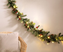 guirlande decorative pour portes et fenetre immitation branche de sapin lumineux avec led 180cm