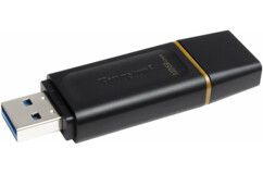 Clé USB 3.2 DataTraveler Exodia 128 Go de la marque Kingston avec capuchon retiré et connecteur visible