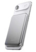 Powerbank en titane BMX coloris gris argent fixée à l'arrière d'un smartphone Android compatible charge sans fil par induction Qi2 de la même couleur