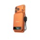 Smartphone Android coloris orange avec powerbank magnétique Solid State BMX de la même couleur fixée au dos avec écran LCD couleur et câble USB-C intégré