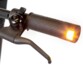 Gros plan poignée droite de trottinette Ducati Pro II avec clignotant LED orange et sonnette noire