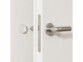 protection murale pour poignée de porte Ø 50 mm collée sur un mur derrière une porte mise en situation