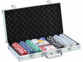 Mallette de poker en aluminium ouverte avec cartes et accessoires