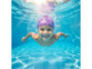 bonnet de bain en silicone mis en situation sur un enfant sous l'eau