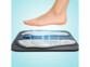 Appareil de massage EMS pour pieds vu de côté avec un pied