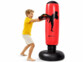 Pucnhing ball gonflable avec un garçcon boxant