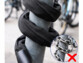 Cadenas à menottes pour trottinette électrique mis en situation avec zoom sur gaine textile