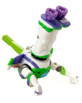 Personnage Buzz l'éclair tête en bas avec pieds de sortie de bulles vers le haut et paille dans le dos pour souffler de l'air dans le corps de la figurine