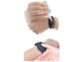 Remplissage du bracelet distributeur par pipette et distribution par pression sur le réservoir 10 ml