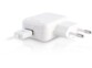 Mise en situation du chargeur rapide USB-A posé sur le côté gauche et branché à un câble USB-A coloris blanc