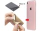 Explication de la mise en place du porte-cartes 2 emplacements au dos d'un iPhone rose pâle après avoir retiré son film de protection