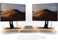 Mise en situation d'un setup informatique avec deux écrans, un routeur et un kit clavier + souris sans fil 