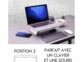 Position 2 sur pied à plat du support pour PC portable sur une table à côté d'un téléphone portable, d'écouteurs sans fil et d'une tasse de café