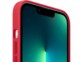 Zoom sur les rebords surélevés entourant l'écran allumé d'un iPhone avec étui coloris rouge vif