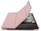 Vue frontale du dessous d'un iPad à l'écran allumé par ouverture du rabat de l'étui de protection MacAlly rose avec ouverture pour port de chargement et haut-parleurs