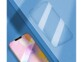 Façade en verre trempé transparent sans bords posé à côté d'un iPhone à l'écran allumé sur une surface bleue