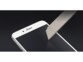 Mise en situation de la résistance aux rayures d'un cutter sur l'écran d'un iPhone 8 Plus équipé d'un verre trempé blanc 9H
