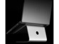 Vue de biais arrière sur le trou passe-câbles du support universel pour PC ou Mac