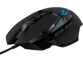 Côté gauche de biais de la souris gamer logitech avec rétroéclairage bleu sur le logo, molette double mode, repose-poignet, boutons programmables et câble USB