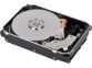 Vue de l'intérieur des disques scellés à l'hélium à l'intérieur du  HDD Toshiba