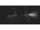Mise en situation des éclairages LED avant et arrière du vélo Airwheel R5 coloris noir et orange