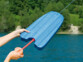 Planche de natation avec pistolet à eau