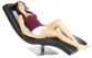 Femme allongé sur un relax avec tapis de massage avec 9075 points de pression