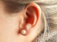 Zoom sur les boucles d'oreilles 'Perles d'eau douce'