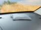 Sachet absorbeur d'humidité installé dans une voiture