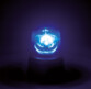 Lampe gyrophare Lunartec bleue allumée dans l'obscurité