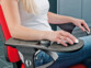 Repose-bras ergonomique installé, sur une chaise de bureau