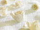 24 savons en forme de roses blanches avec 4 coffrets cadeaux