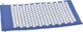 Tapis d’acupression bleu avec disques blancs à picots disposés en rangées sur fond blanc