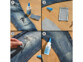 Application de colle textile AGT sur un jeans.