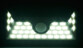 Lampe LED murale solaire dans l'obscurité avec uniquement visibles les 36 LED blanc chaud allumés et le capteur infrarouge situé au centre de l'applique