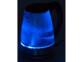 Bouilloire digitale vue sur l'clairage LED bleu lors du chauffage