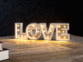 Miroir décoratif lumineux sans fil "LOVE" avec fonction minuteur