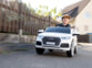 Audi Q5 conduite par et pour un enfant